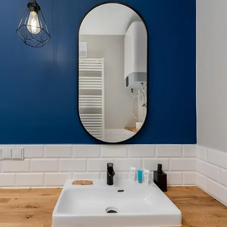 Rakowicka Elegant By Bookinghost *